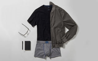 Los mejores looks para combinar una camiseta negra de hombre | Abanderado